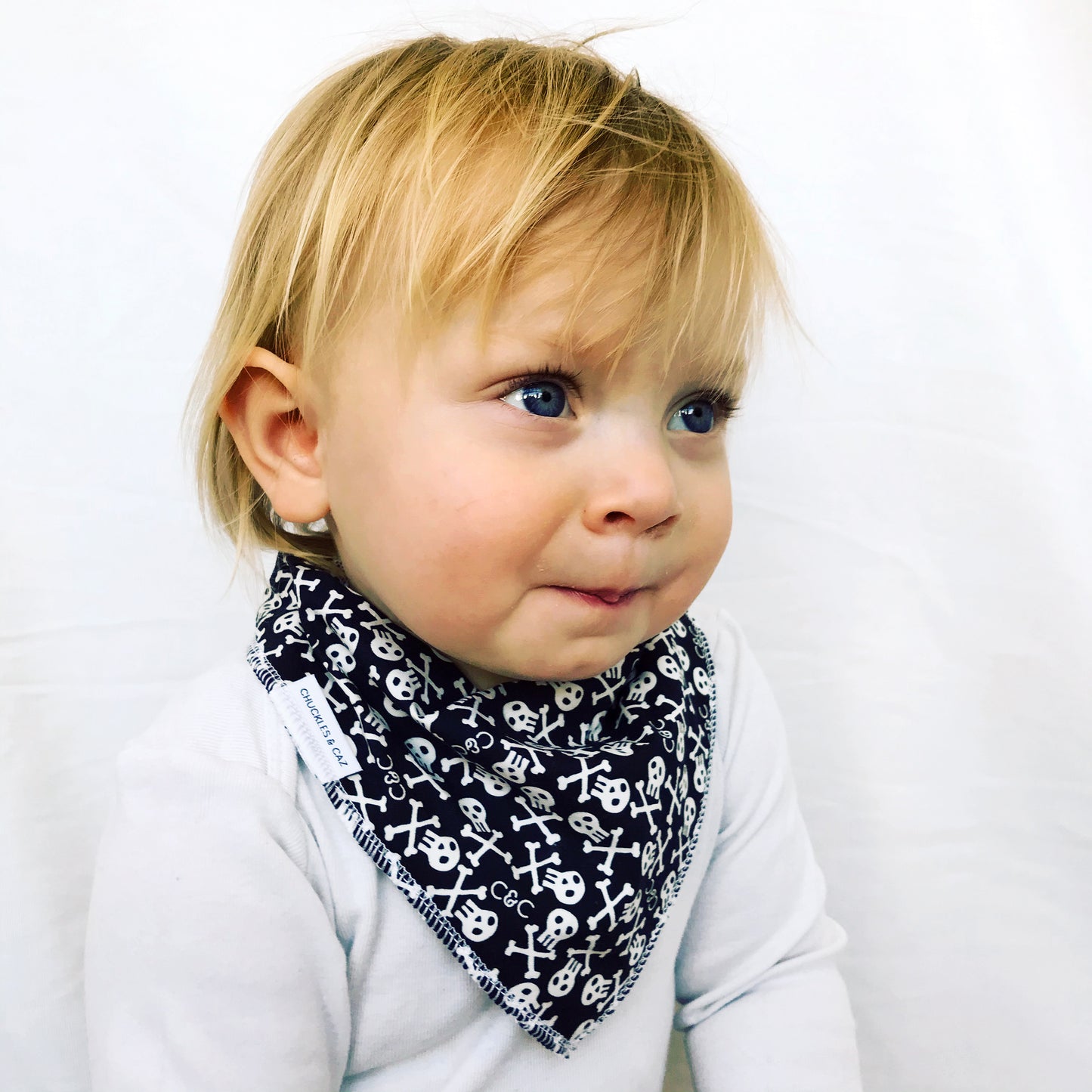 Mono Skullz Dribble Bib - Chuckles & Caz