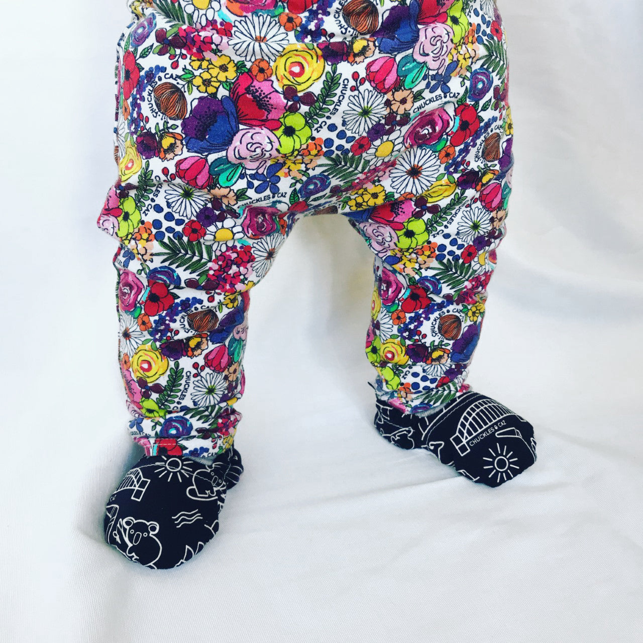 Australian Icon Baby Booties & matching Dribble Bib - Gift Set - Chuckles & Caz